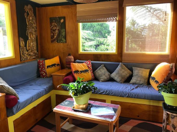 Global Village Travellers alojamiento Greymouth Exterior foto Interior of the Treehouse