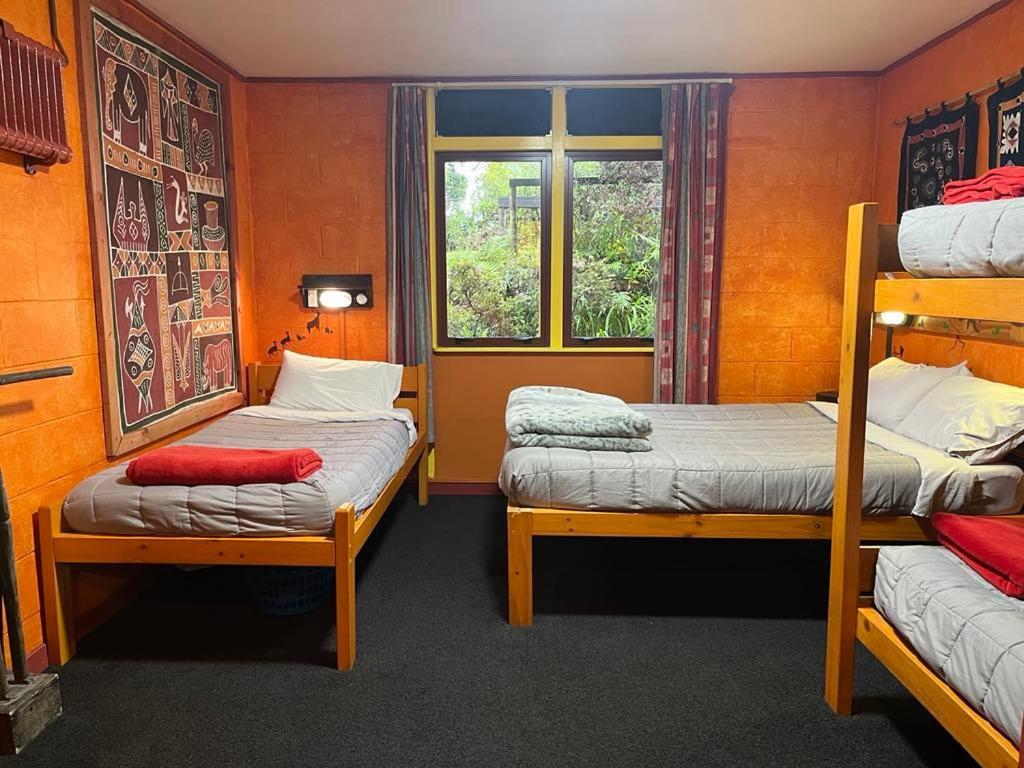 Global Village Travellers alojamiento Greymouth Exterior foto A typical dorm room at a hostel