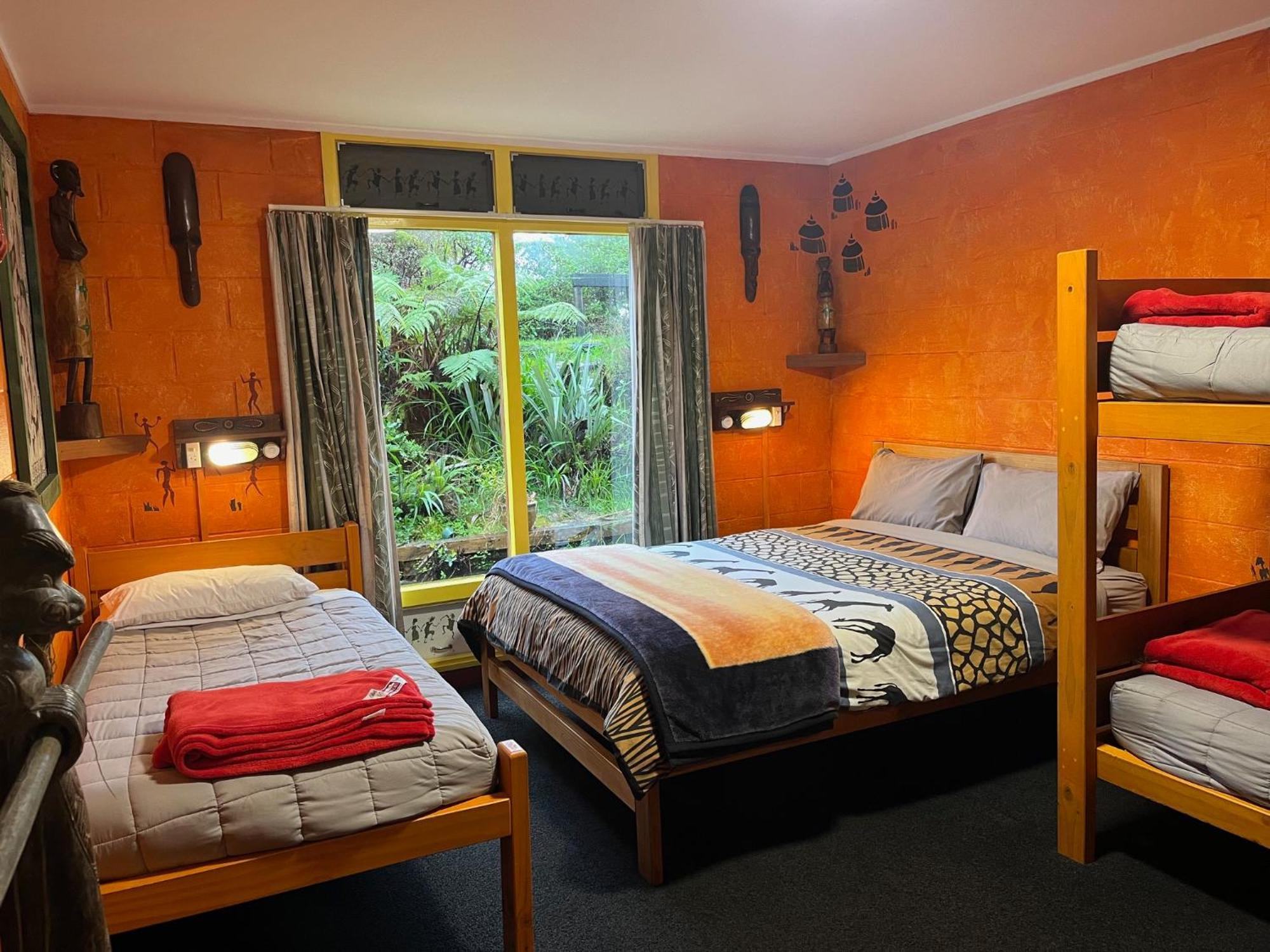 Global Village Travellers alojamiento Greymouth Exterior foto A typical room at the lodge