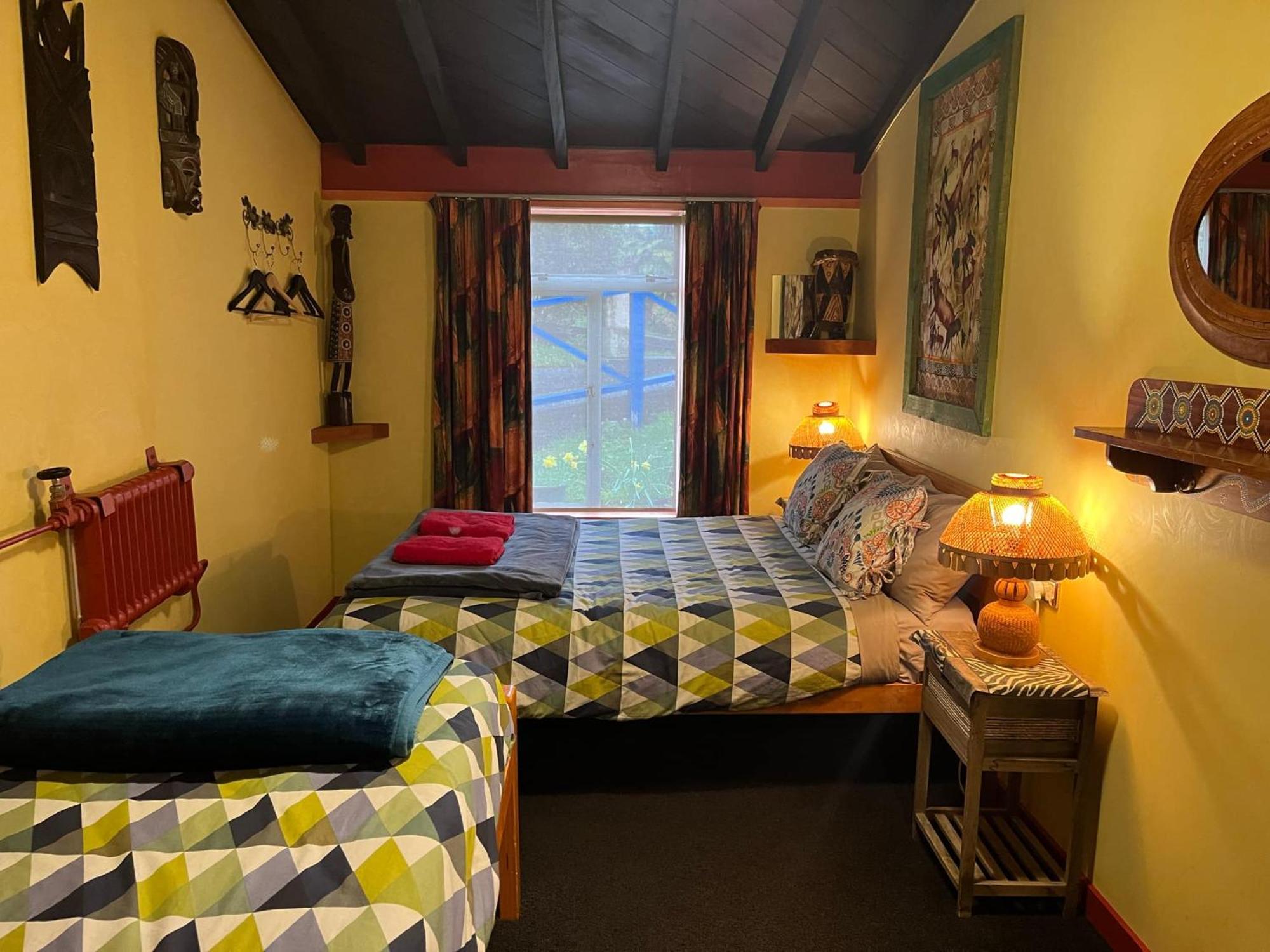 Global Village Travellers alojamiento Greymouth Exterior foto The bedroom at the Old School House