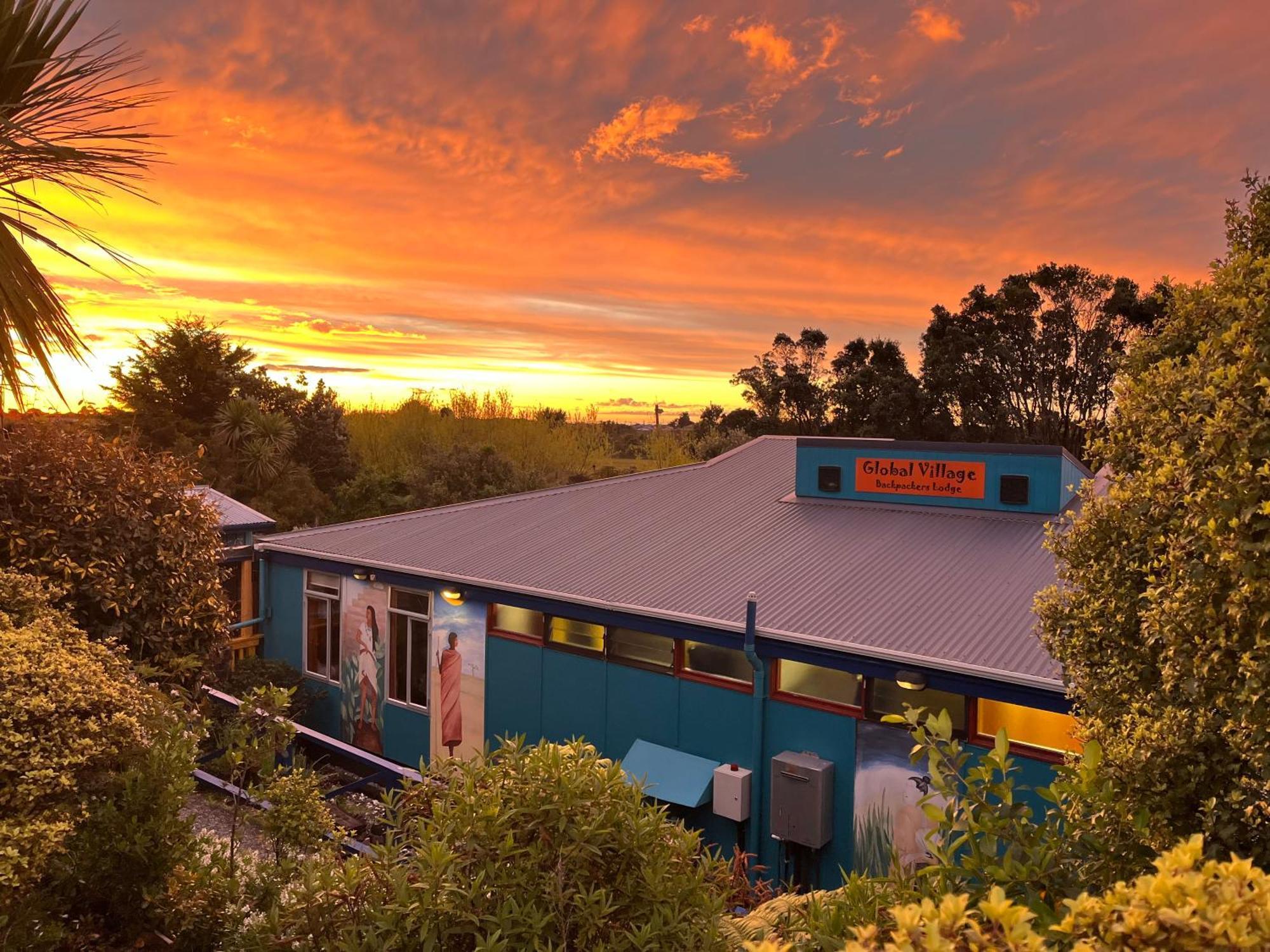 Global Village Travellers alojamiento Greymouth Exterior foto The Village Theatre