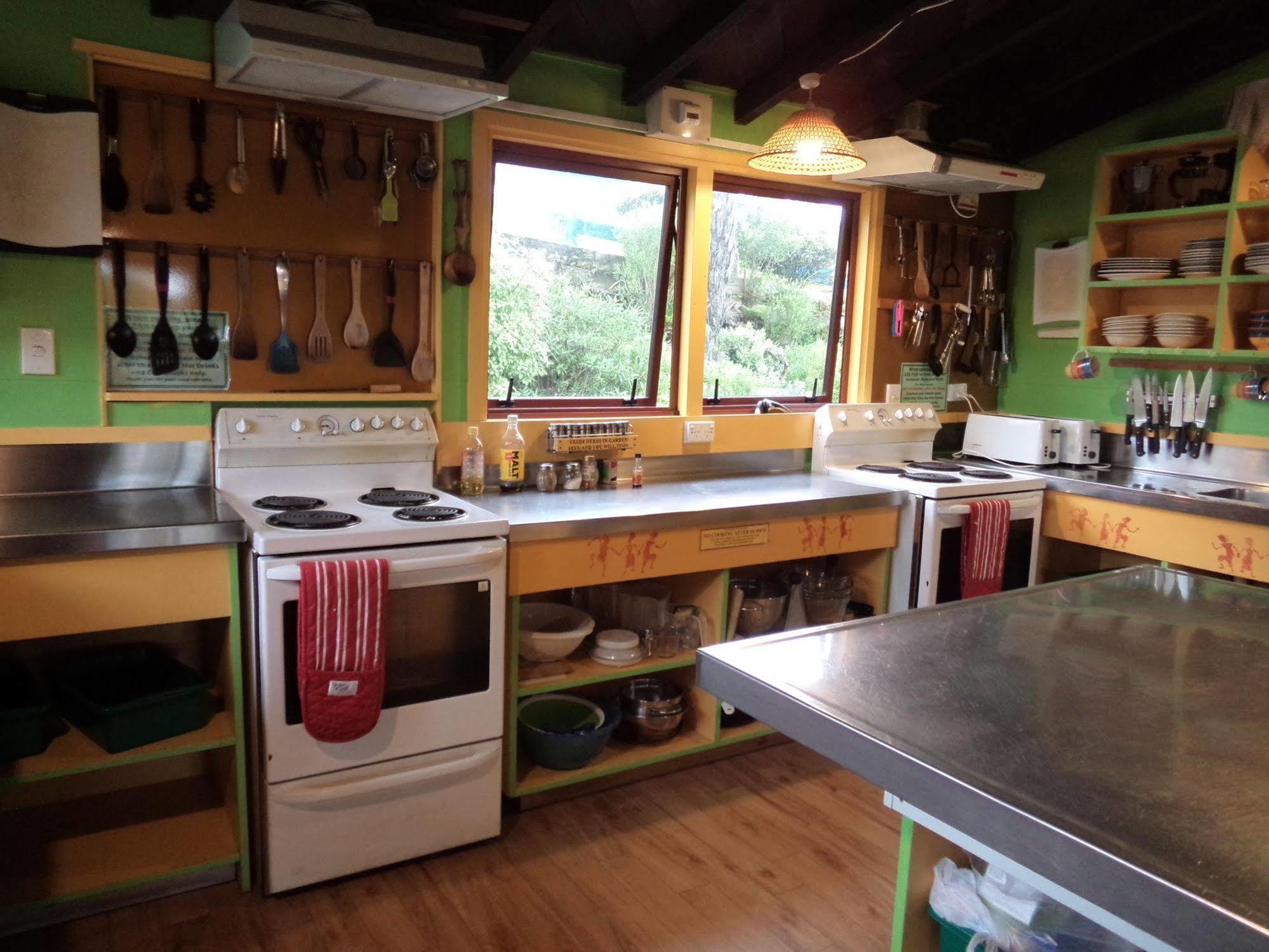 Global Village Travellers alojamiento Greymouth Exterior foto The kitchen at the farm