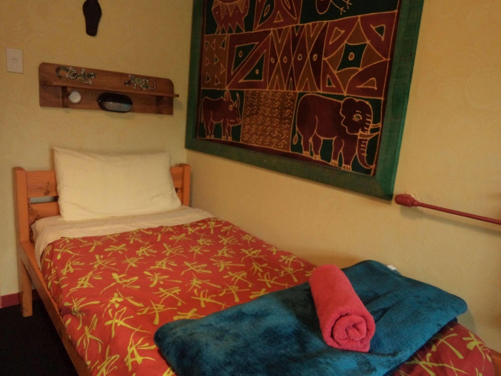 Global Village Travellers alojamiento Greymouth Exterior foto A single bed