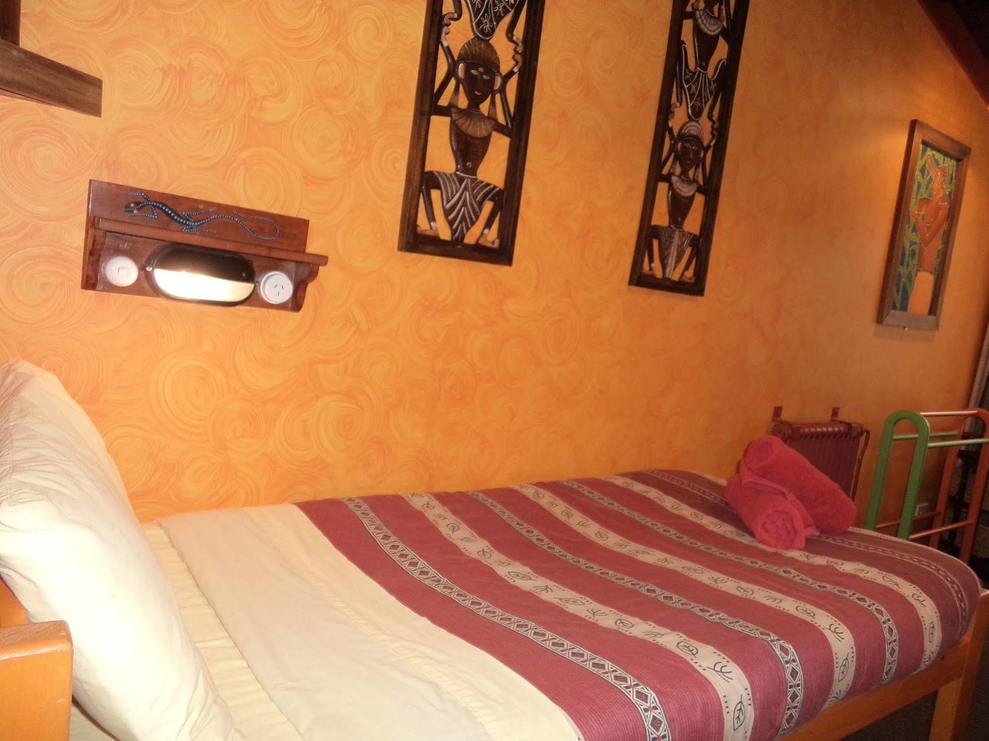 Global Village Travellers alojamiento Greymouth Exterior foto A room at the hotel