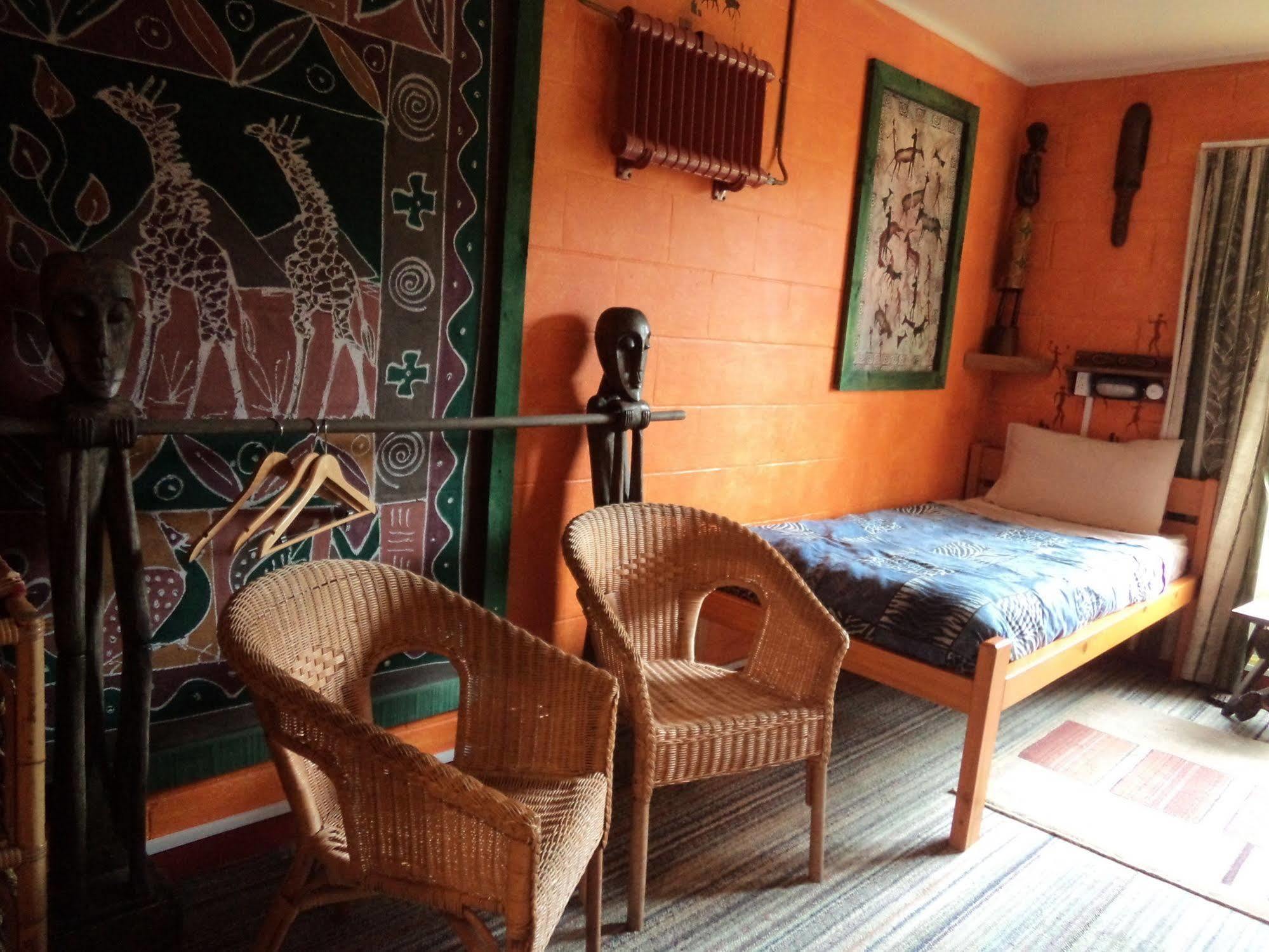 Global Village Travellers alojamiento Greymouth Exterior foto A room at the African Queen