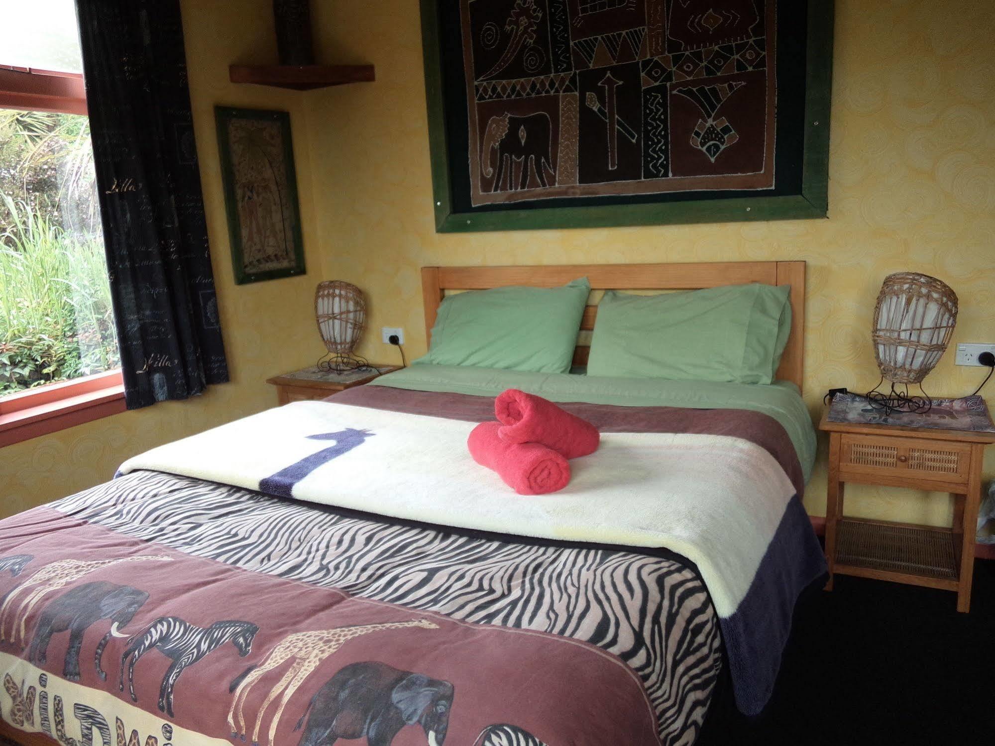 Global Village Travellers alojamiento Greymouth Exterior foto A bedroom at the lodge