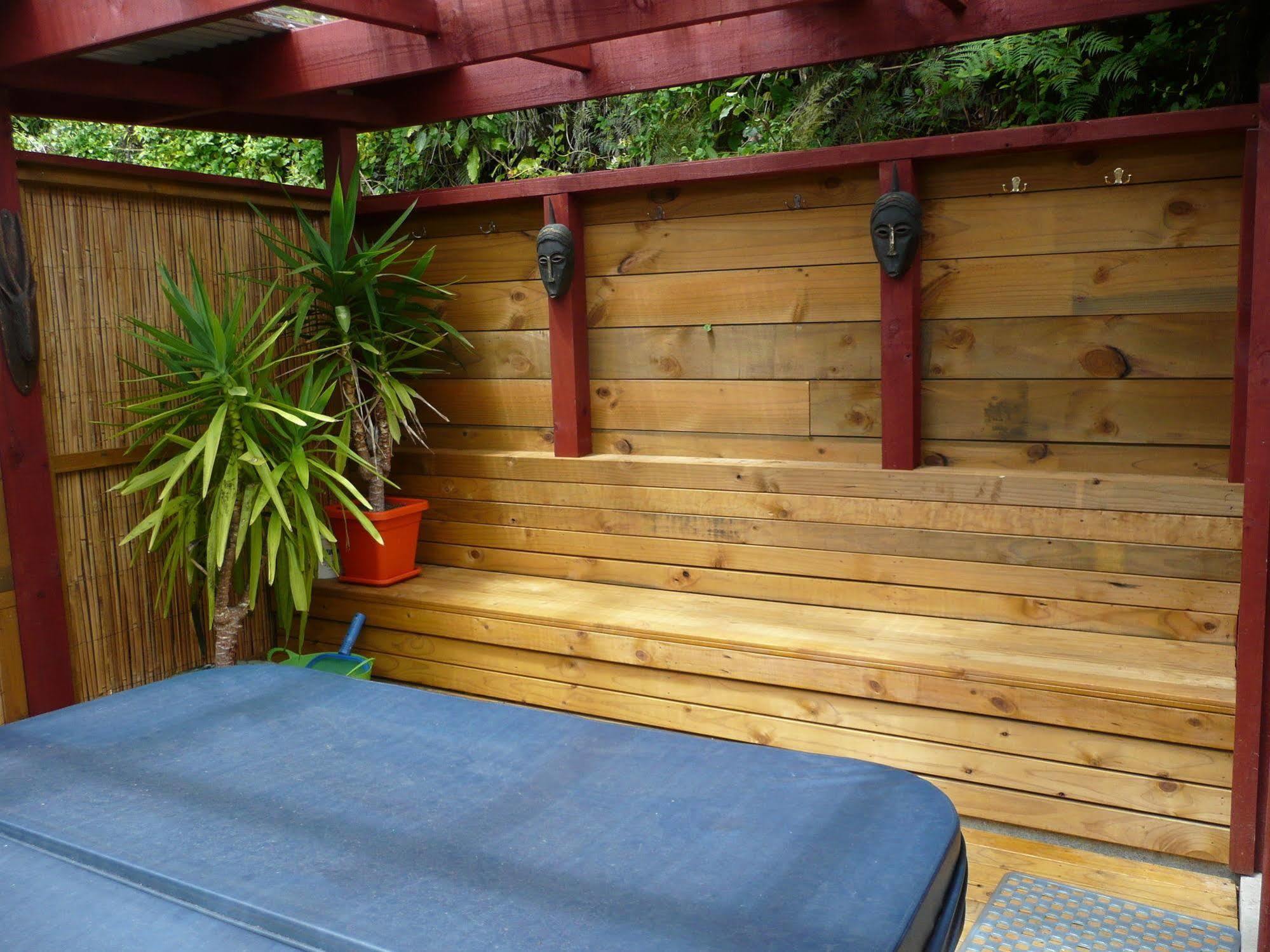 Global Village Travellers alojamiento Greymouth Exterior foto A hot tub
